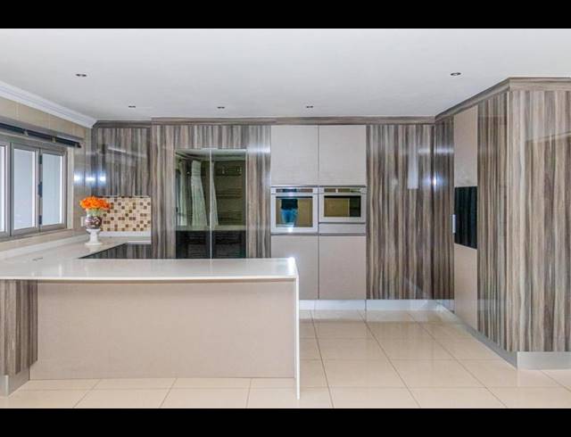 6 BEDROOM HOUSE FOR SALE IN BLUE VALLEY GOLF ESTATE